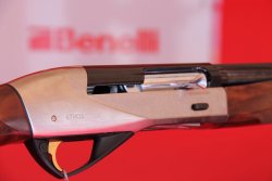 Video Benelli Raffaello Ethos 20 Vista laterale della carcassa in ergal nichelata e incisa del Benelli Ethos 20