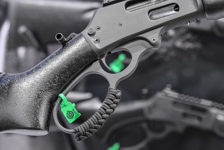 Marlin 1895 Dark, il lato oscuro della carabina a leva La leva di armamento con avvolgimento in Paracord della carabina Marlin 1895 Dark
