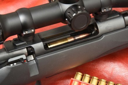 Mauser M18, carabina da caccia in calibro.308 Winchester Dettaglio dell'inserimento delle cartucce nel Mauser M18