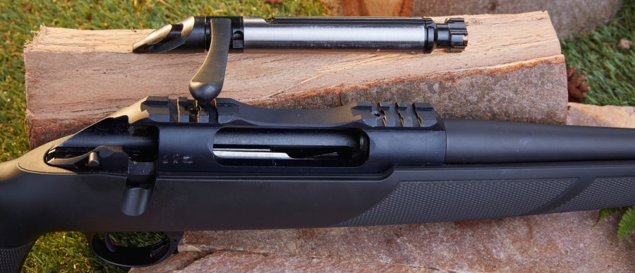 Test: Carabina Sabatti SAPHIRE Thumbhole in calibro 8x57 IS Otturatore a tre tenoni della carabina Sabatti SAPHIRE Thumbhole