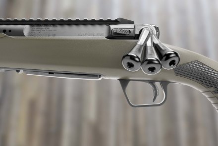 Novità: arriva Impulse, la rivoluzionaria carabina a otturatore rettilineo di Savage Arms Savage Impulse, manetta d'armamento