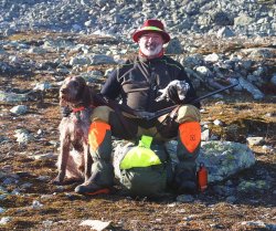 Caccia con lo spinone italiano Spinone con il suo conduttore