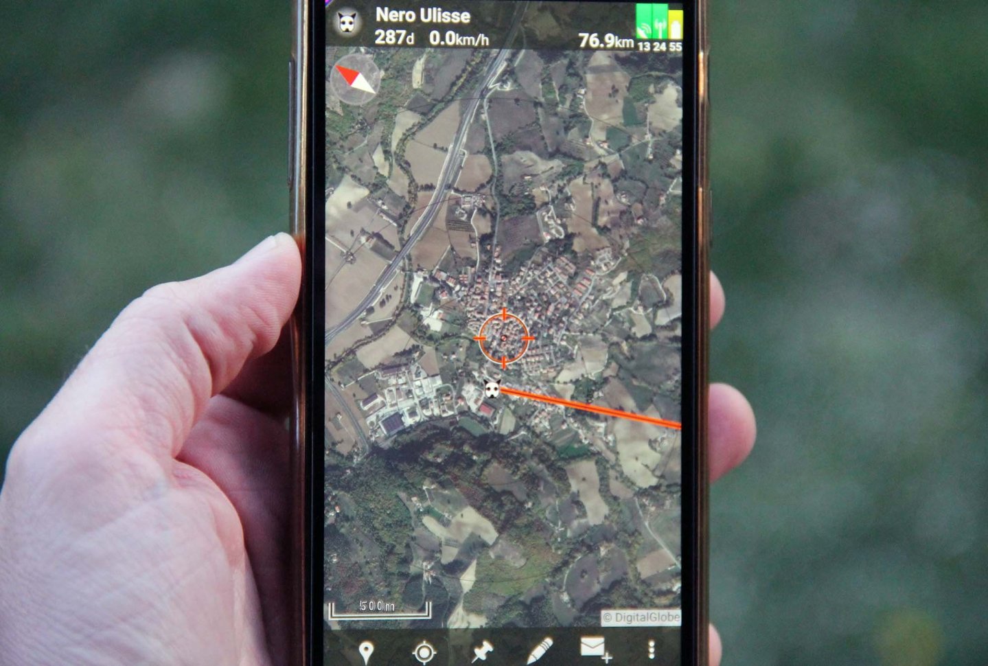 Tracker G400 Fi è il collare satellitare GPS Gsm distribuito da C&C Hunting che può essere utilizzato semplicemente tramite smartphone senza palmare