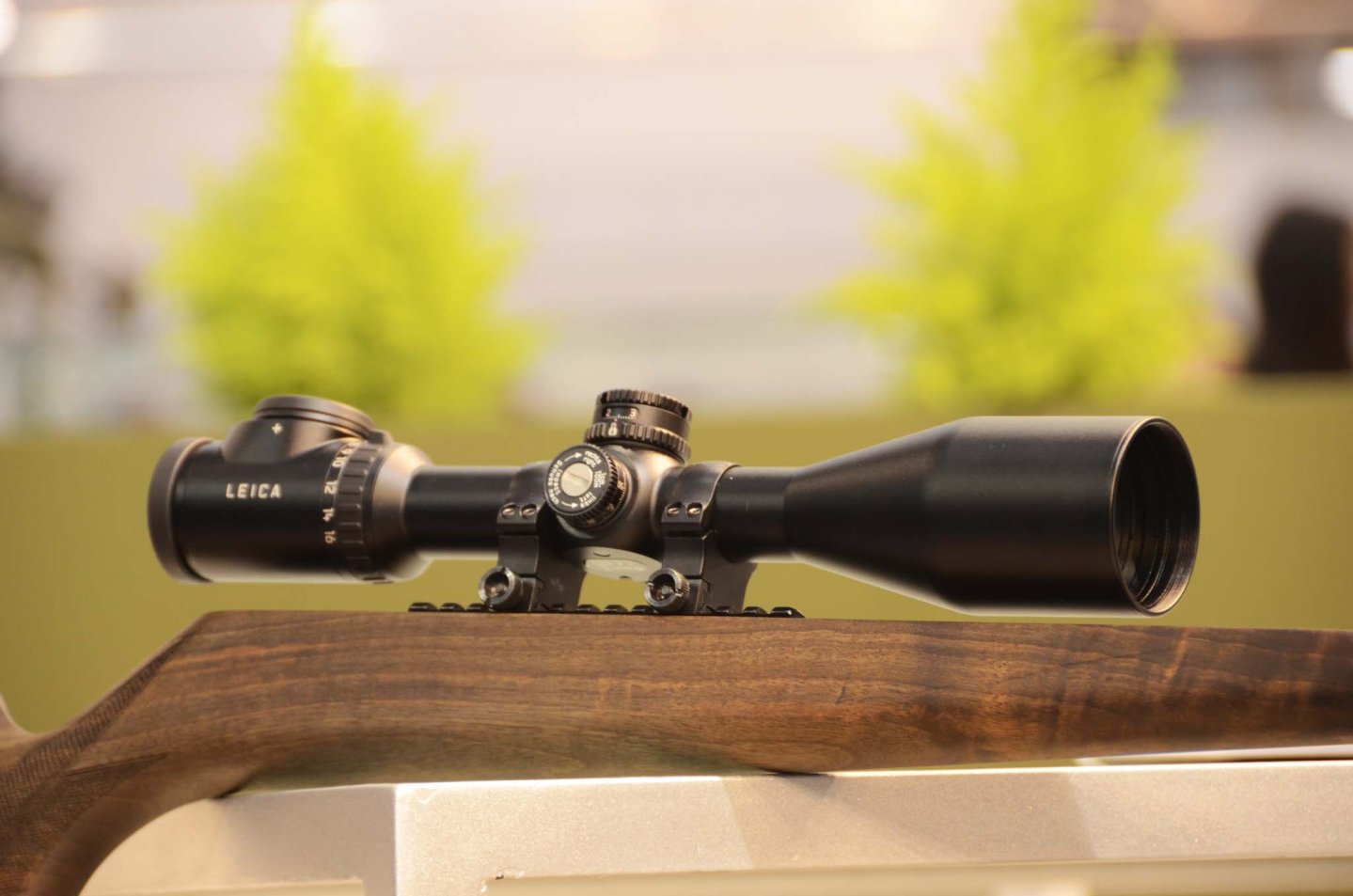 Leica Magnus 2.4 – 16x56             Leica Magnus 2.4 – 16x56