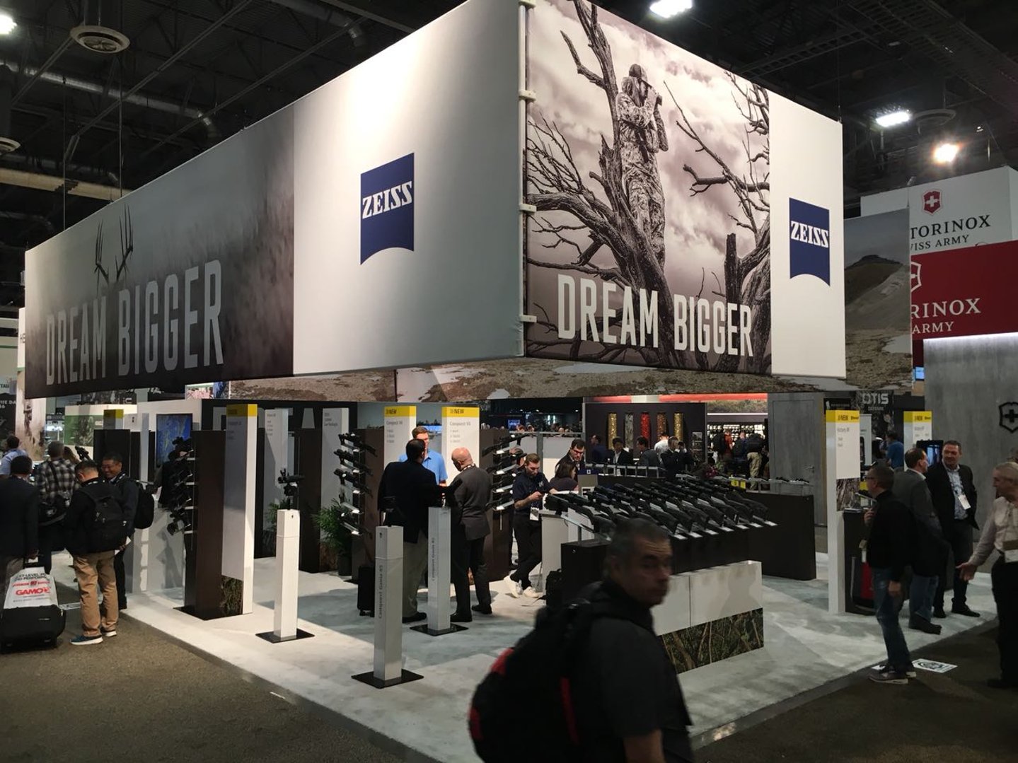 ZEISS Optik-Novità 2018: cannocchiali, binocoli e telemetri Stand ZEISS allo SHOT Show 2018