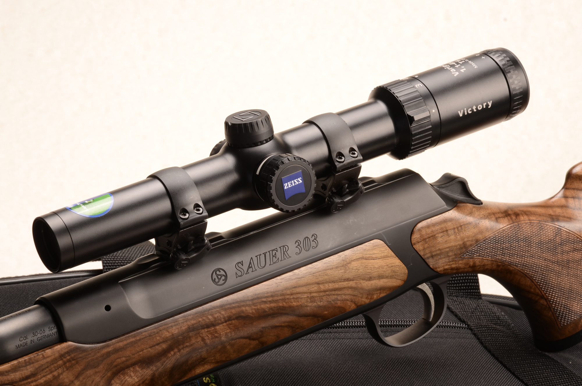 carl-zeiss-sports-optics: Zeiss Victory Varipoint 1.1-4x24 T*