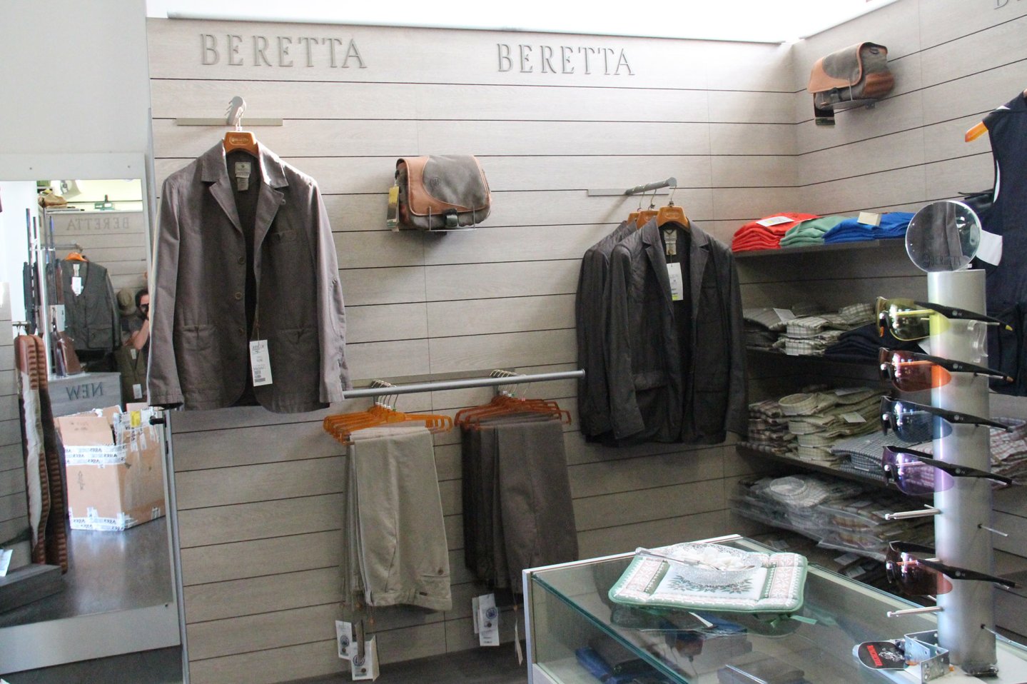 Armeria Dionisi: svendita totale di inizio stagione Punto vendita Beretta presso armeria Dionisi