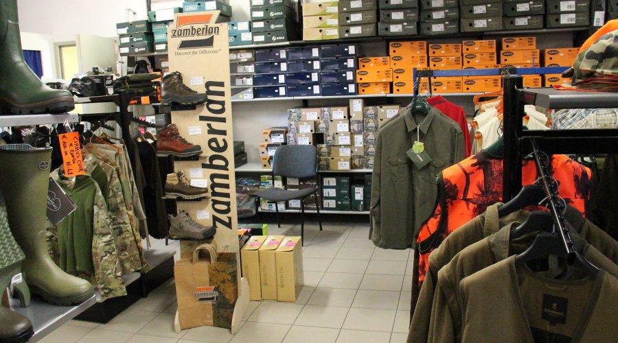 Armeria Dionisi: svendita totale di inizio stagione Abbigliamento e calzature presso l'armeria Dionisi