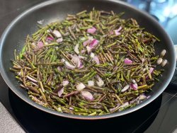 Asparagi selvatici Asparagi in padella