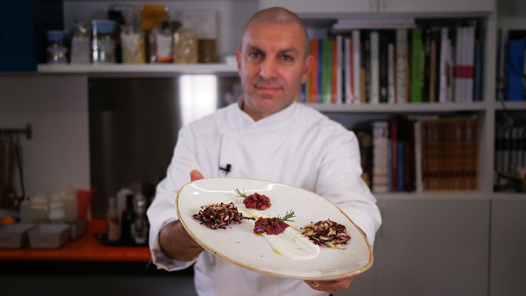 caccia-e-cucina: Caccia e cucina: tartare di colombaccio con radicchio, funghi e panna acida