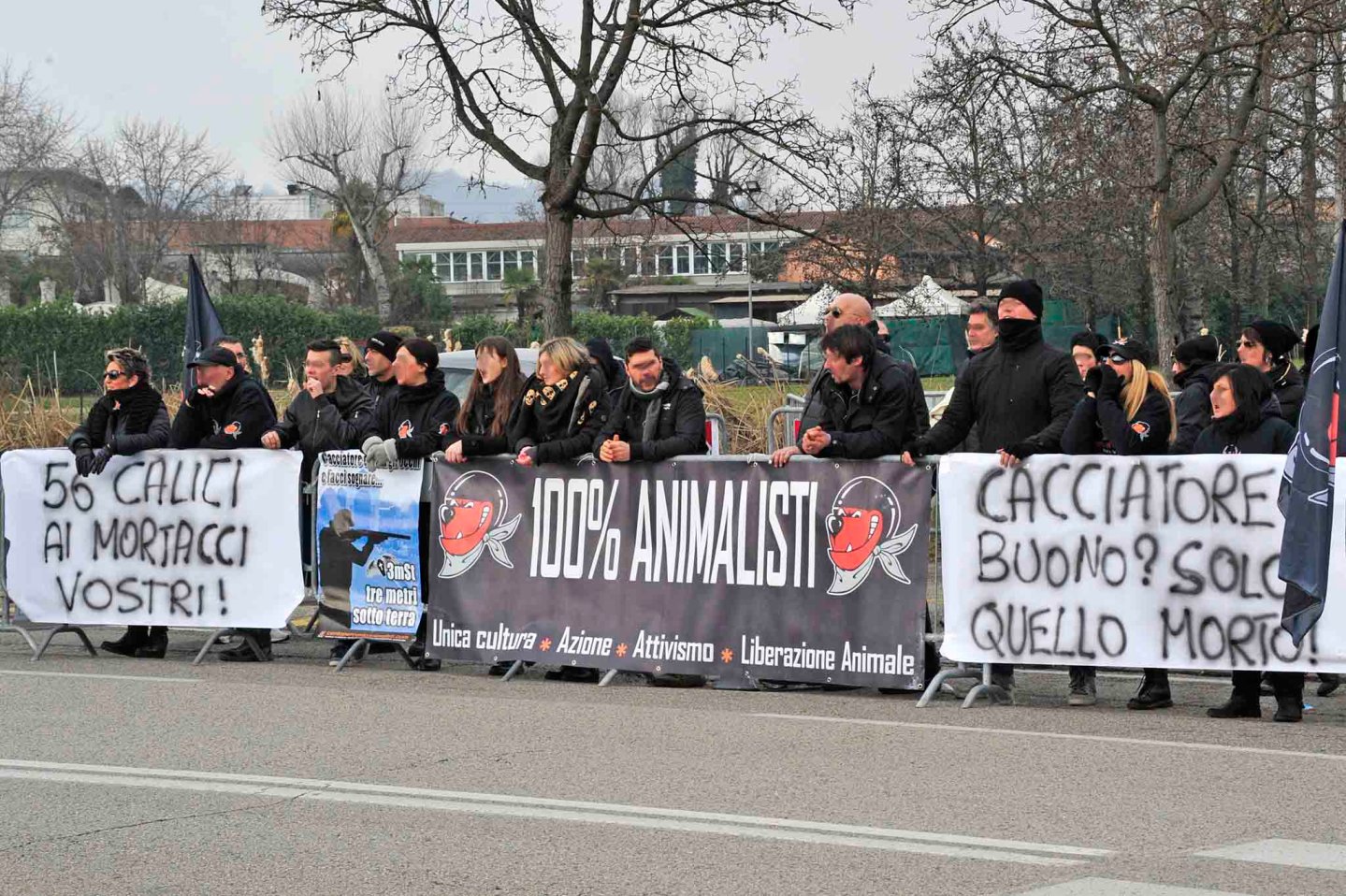 Firearms United Italia commenta le proteste contro HIT 2016 La sezione italiana del network Firearms United commenta le proteste dei gruppi animalisti contro lo HIT Show 2016