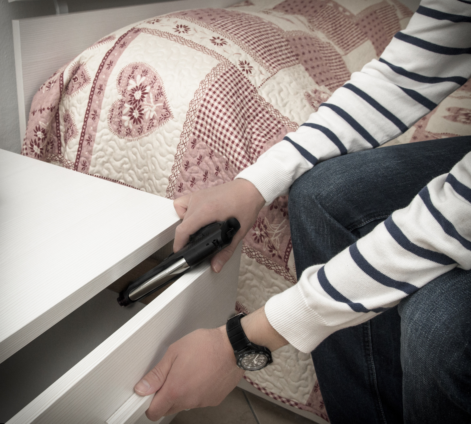 legge: Subisce furto di pistola, revocato il porto d’armi