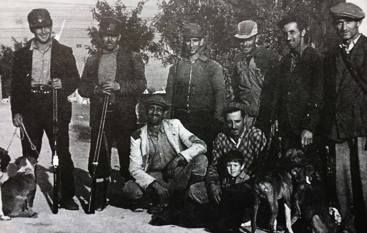 Glossario della caccia al cinghiale Foto di gruppo cacciatori