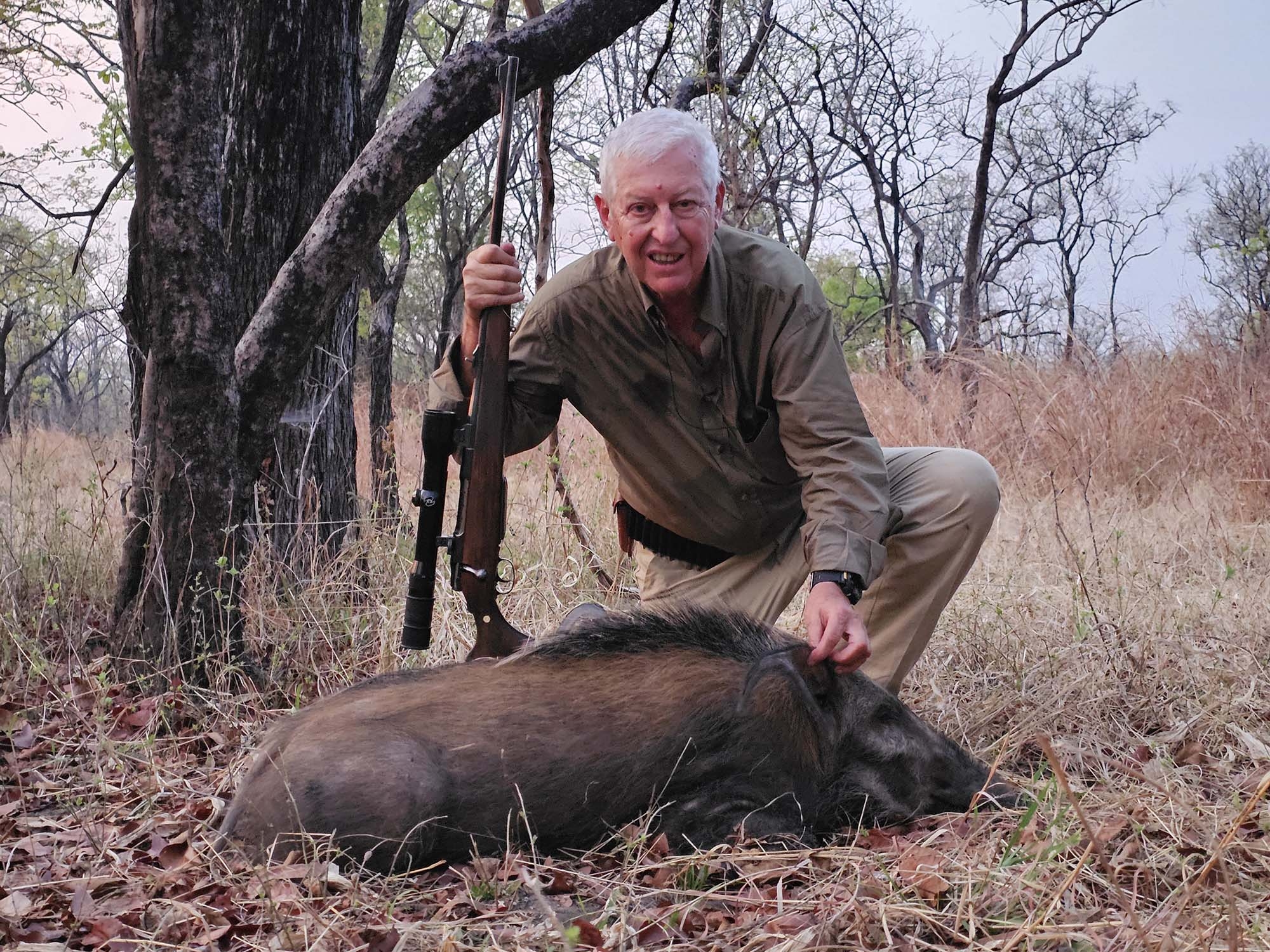 cultura-venatoria: Decenni di safari con il 375 Holland & Holland, la storia di uno dei 50 bufali del fotografo cacciatore