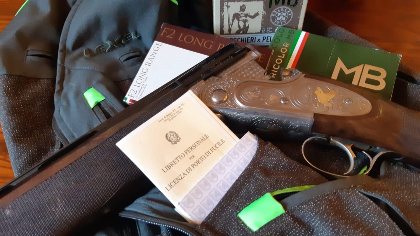 Licenza di caccia, fucile e cartucce