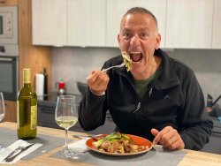 Dalla natura in… TAVOLA! Sovra cosce di pollo ruspante con asparagi selvatici dentro e fuori Dalla natura in… TAVOLA! Sovra cosce di pollo ruspante con asparagi selvatici dentro e fuori