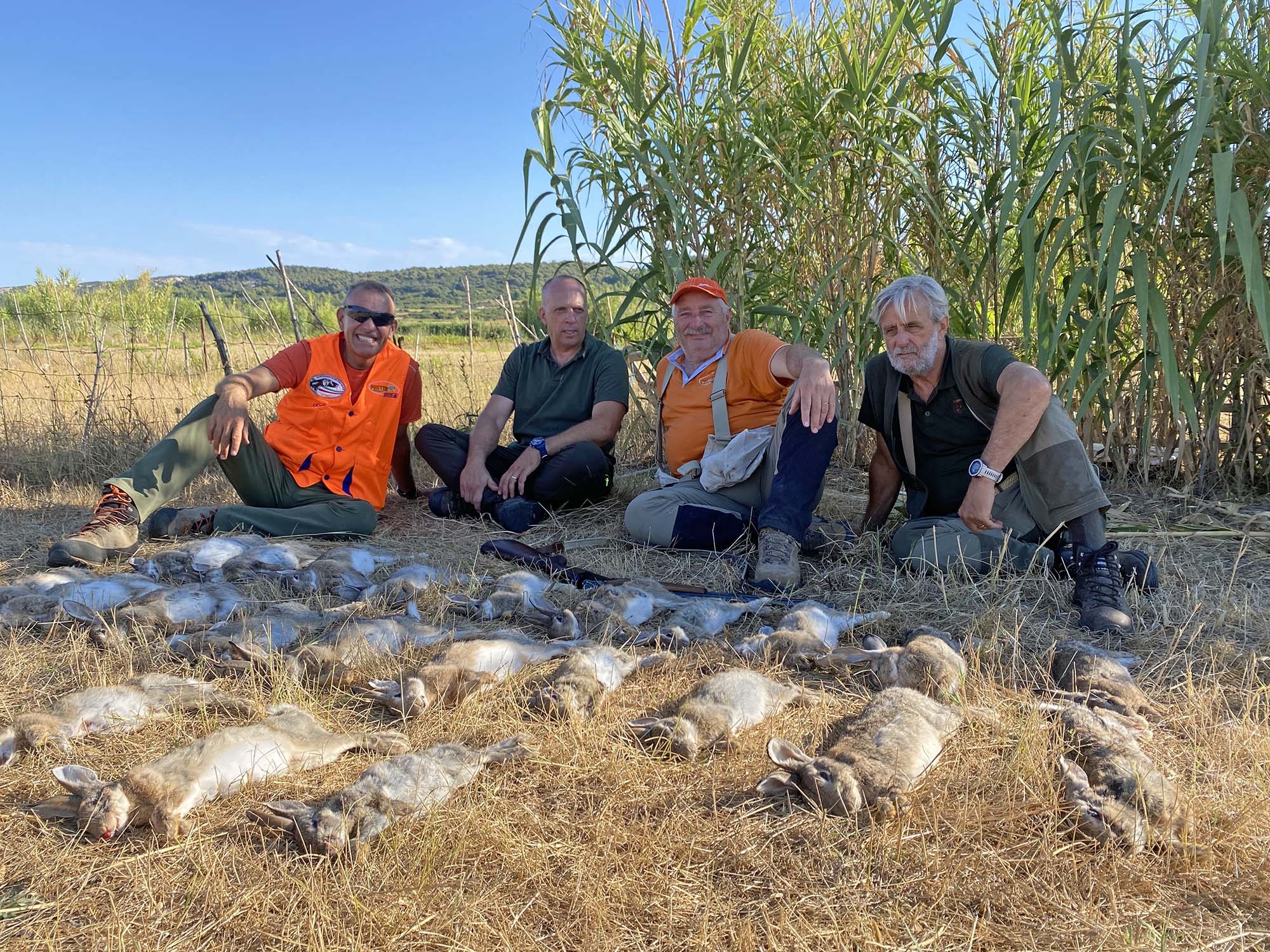 cultura-venatoria: Isola di Pag: racconto di una giornata di caccia al coniglio selvatico. Armi e bagagli - fucile Poli, cartucce ALG, abbigliamento BM Hunting e scarponi Crispi