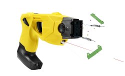 Il TASER: ma cos'è? Taser X26P mentre spara