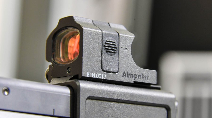 B&T Universal Service Weapon USW-A1 da Bignami B&T USW con mirino a riflessione Aimpoint NANO