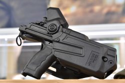 B&T Universal Service Weapon USW-A1 da Bignami B&T Universal Service Weapon USW-A1 con fondina