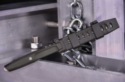 Extrema Ratio Requiem: tattico con leggerezza Coltello Extrema Ratio Requiem nel suo fodero.