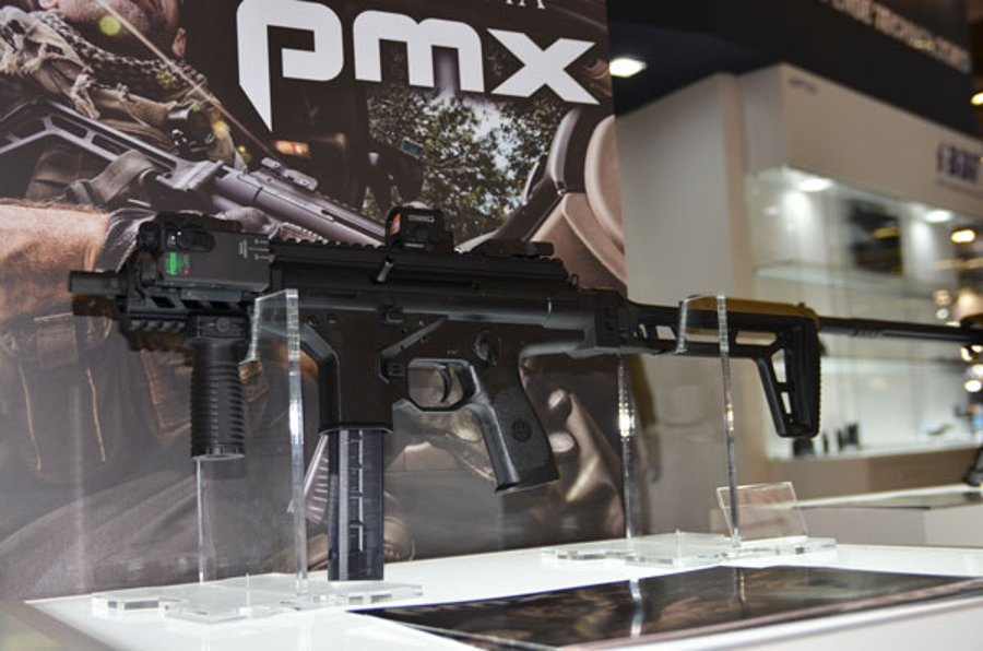 Novità dalla fiera MILIPOL 2017 a Parigi Beretta PMX fucile d'assalto