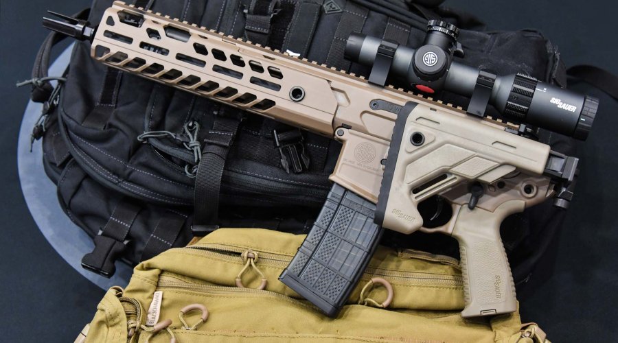 SIG Sauer MCX vs. MCX Virtus Fucile automatico modulare SIG Sauer MCX Virtus con calcio piegato