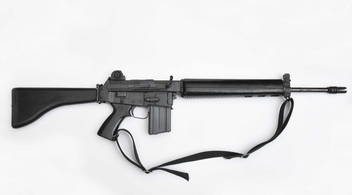Lato destro della carabina semiautomatica Armalite Ar-180, costruito da Sterling in Inghilterra