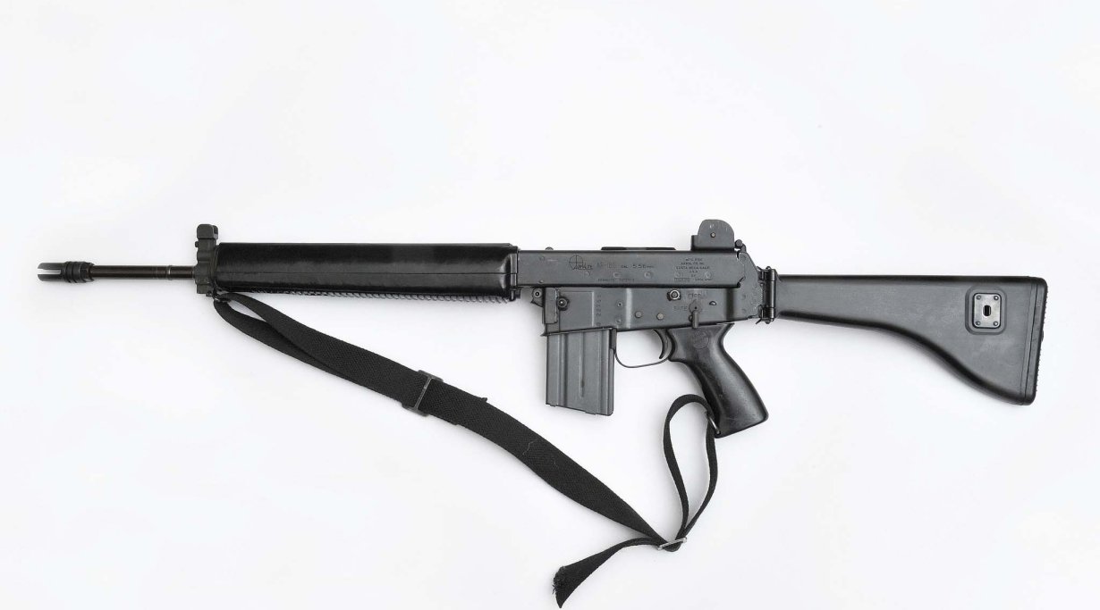 Lato sinistro della carabina semiautomatica Armalite Ar-180, costruito da Sterling in Inghilterra