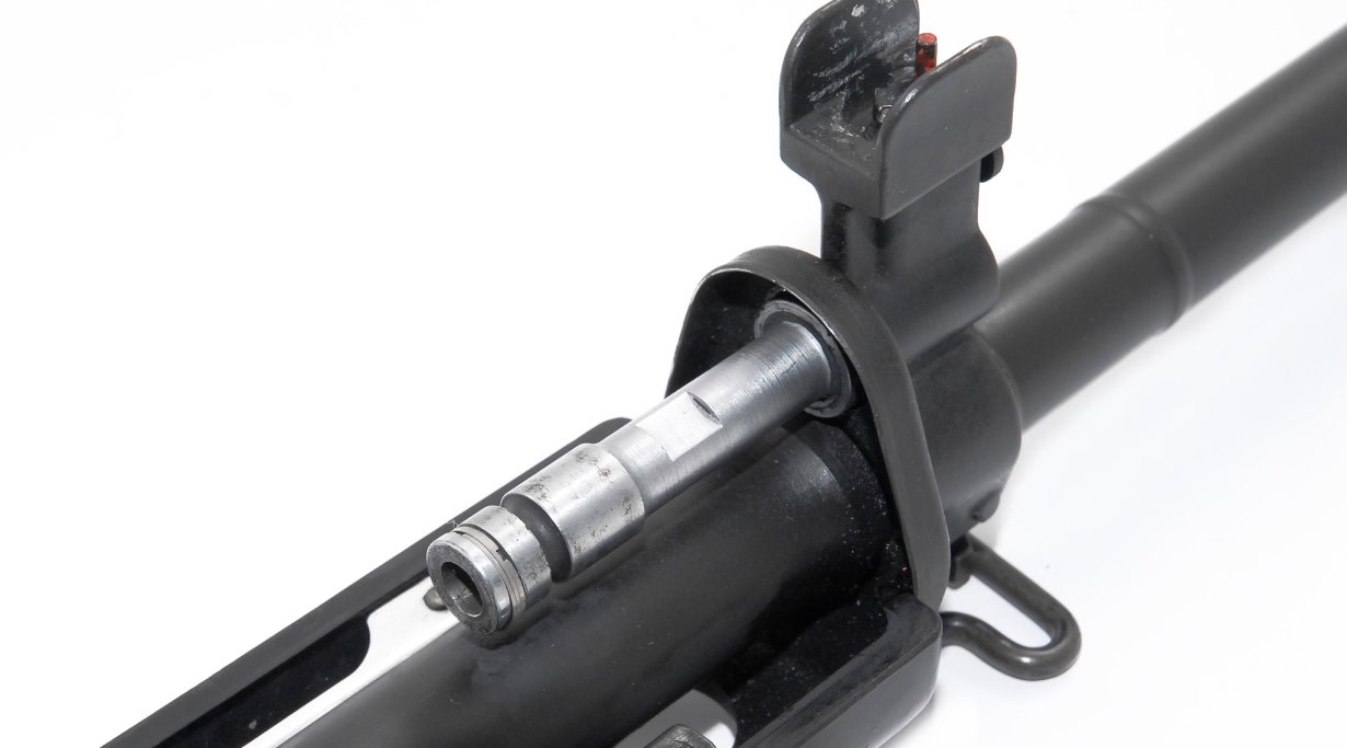 Il tubo presa di gas con gli anelli di tenuta, mutuati concettualmente da quelli presenti sull'otturatore dell'AR-15.