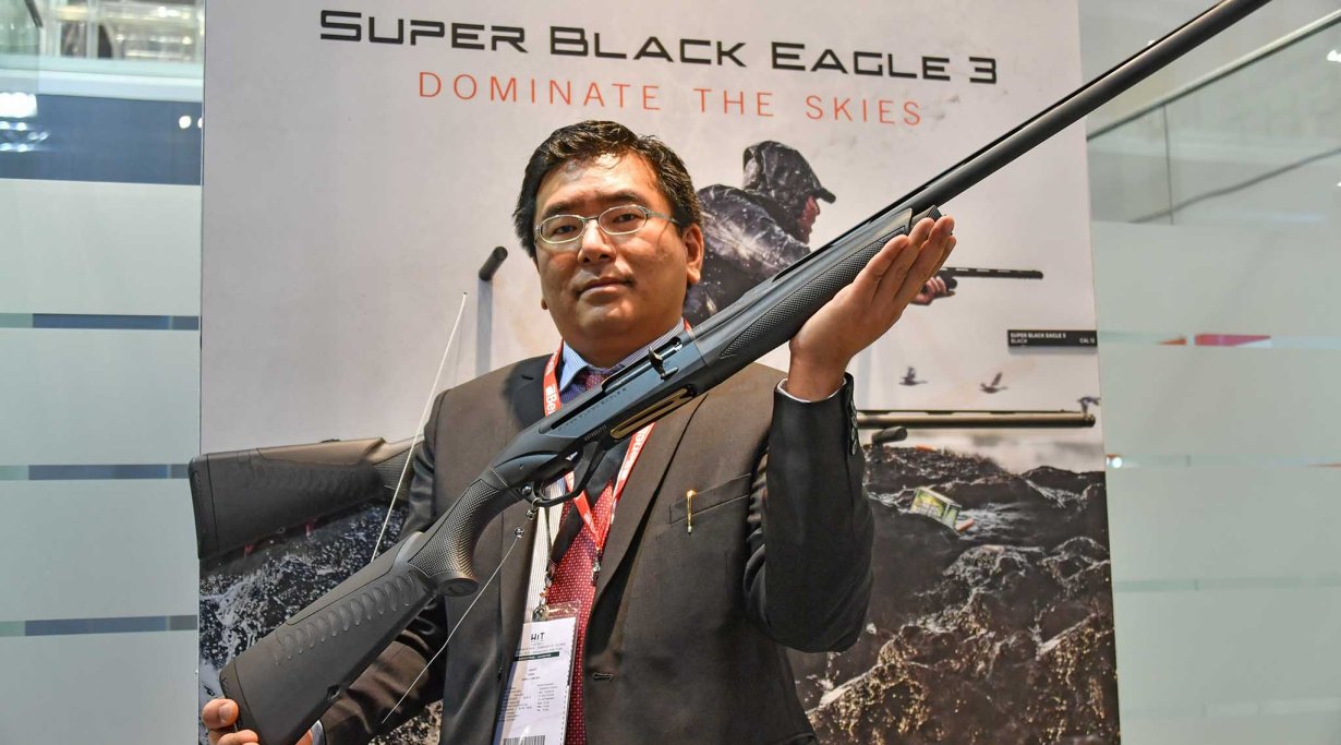 Benelli Super Black Eagle 3 Black allo stand Benelli