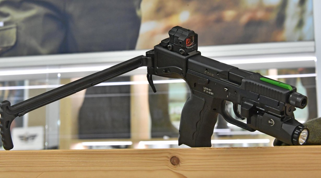 Pistola B&T USW dotata di ottica Aimpoint NANO