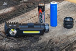 Torcia 5.11 Tactical Rapid HL 1AA Pile della torcia 5.11 Tactical Rapid HL 1AA