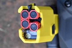 Taser 7, l’evoluzione della difesa non letale per i professionisti della sicurezza Axon Taser 7 dardi