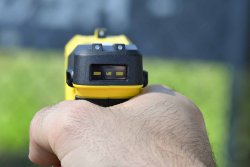 Taser 7, l’evoluzione della difesa non letale per i professionisti della sicurezza Schermo LCD del Taser 7