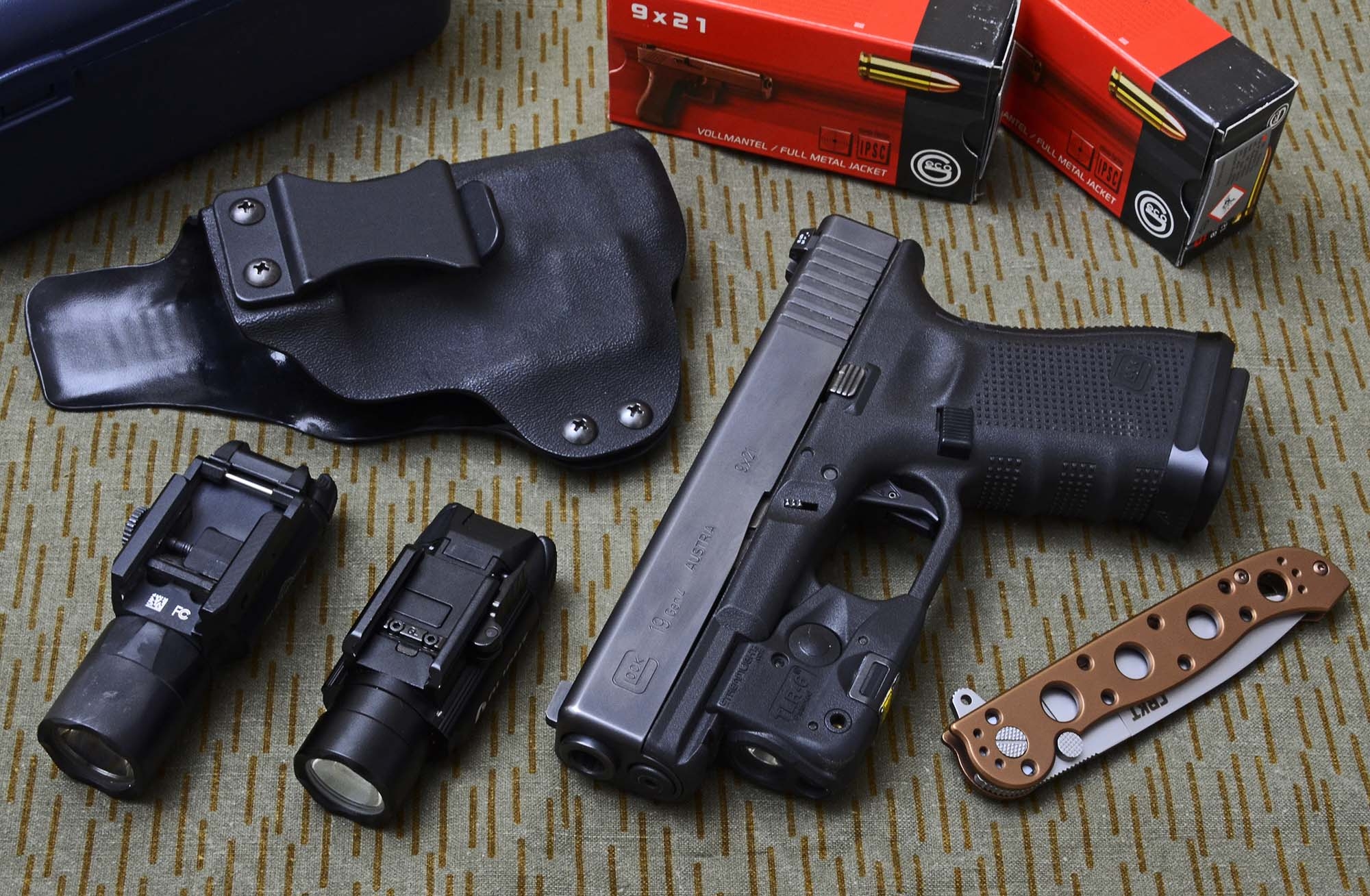 torce-tattiche: Torce per pistola a confronto: Olight PL Pro Valkyrie contro Surefire X300 Ultra contro Streamlight TLR6