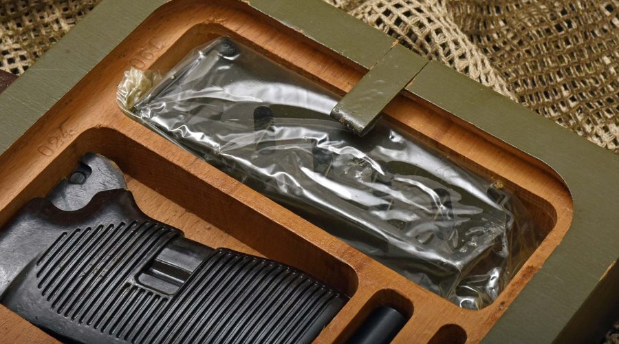 Pezzi ricambi pistola CZ52 nella cassetta