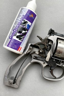 Test: Alleggerire lo scatto con il Fluna Tec Gun Coating: è davvero possible? Abbiamo provato con una CZ Shadow 2 e uno S&W 686. Test: Alleggerire lo scatto con il Fluna Tec Gun Coating: è davvero possible? Abbiamo provato con una CZ Shadow 2 e uno S&W 686.