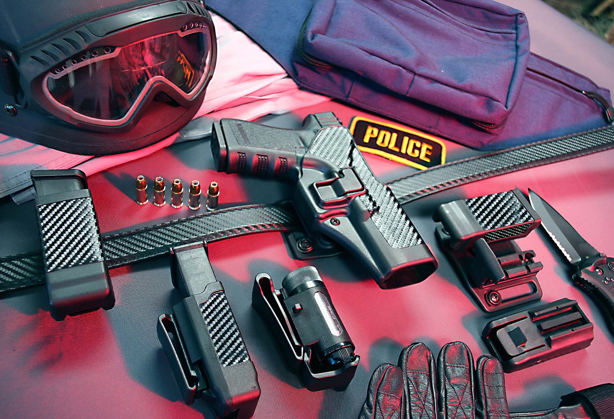 fondine: Fondine con grado di ritenzione per porto a vista in uniforme fondine: Fondine con grado di ritenzione per porto a vista in uniforme