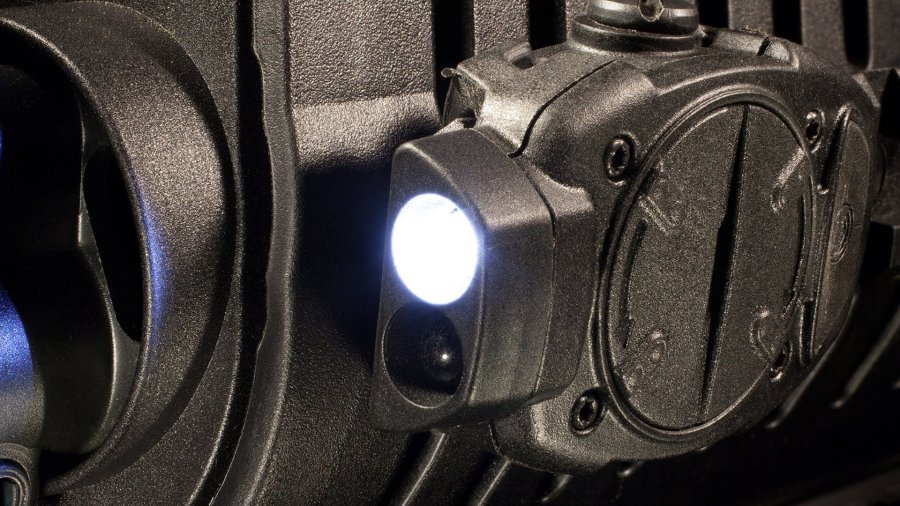 MFT Torch Backup, una compattissima torcia tattica LED principale acceso sulla torcia tattica MFT Torch Backup