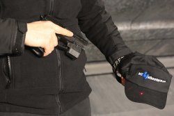 Nitecore NPL10, una torcia/laser compatta e potente Puntatore laser della torcia Nitecore NPL10