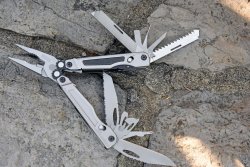 SOG Powerplay Il multitool con tutti gli utensili