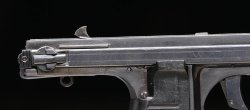 La pistola mitragliatrice PM-63 Rak calibro 9x18 Makarov Leva sul fusto della PM-63 Rak calibro 9x18 Makarov