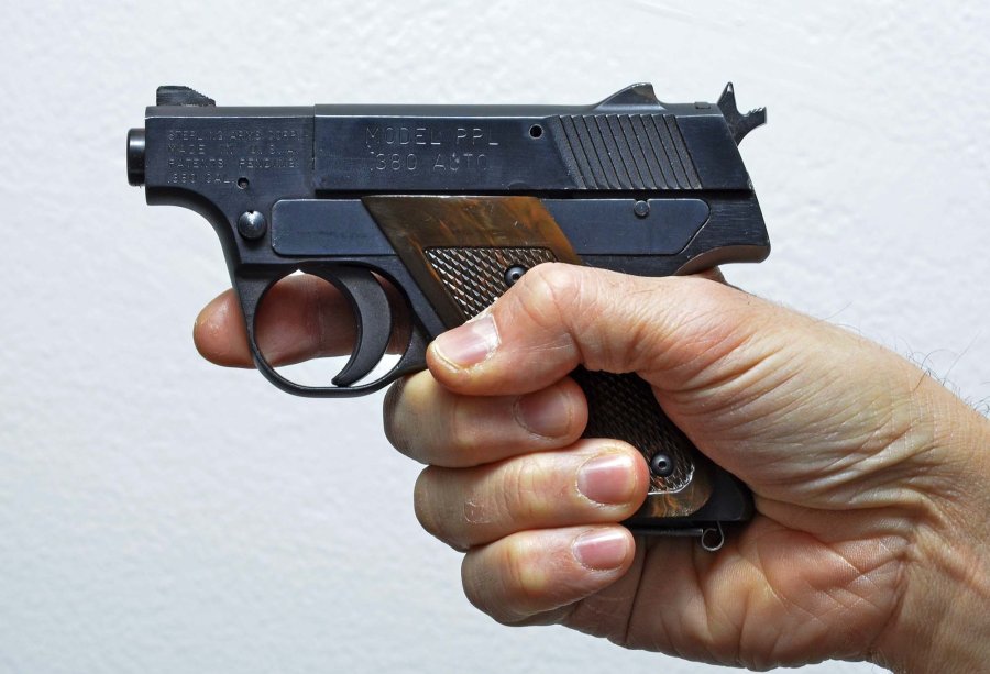Sterling Arms Modello 287 PPL, il brutto anatroccolo in calibro 9 Corto Sterling Arms Modello 287 PPL impugnata