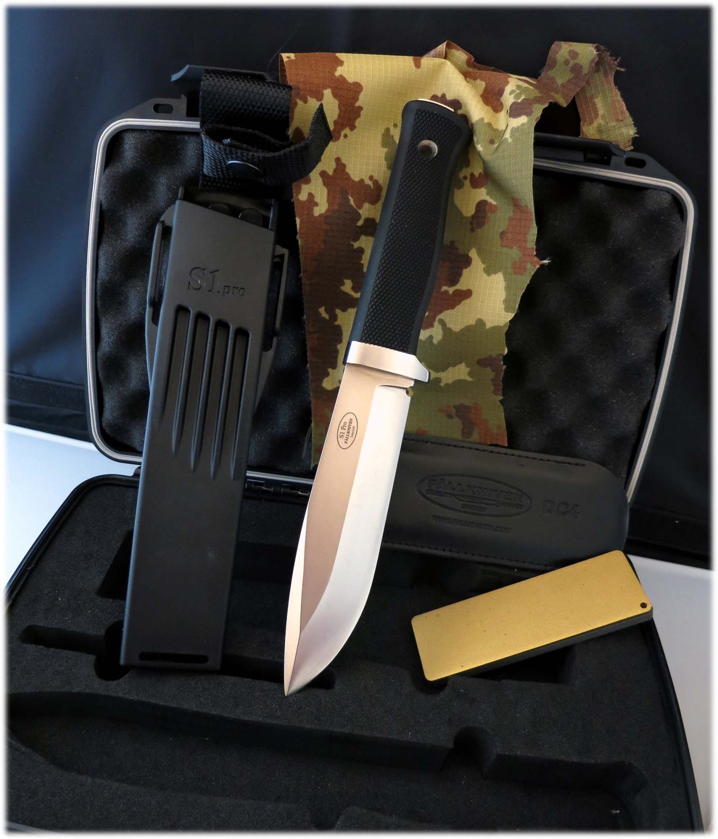 Coltelli: in edicola il numero di aprile-maggio 2016 Coltelli