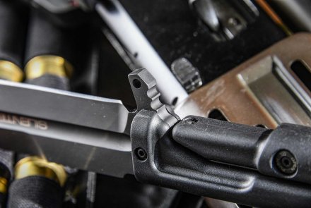 Ramo di guardia inferiore sul coltello Extrema Ratio Silente