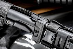 Sistema di ritenzione a levetta del coltello Extrema Ratio Silente