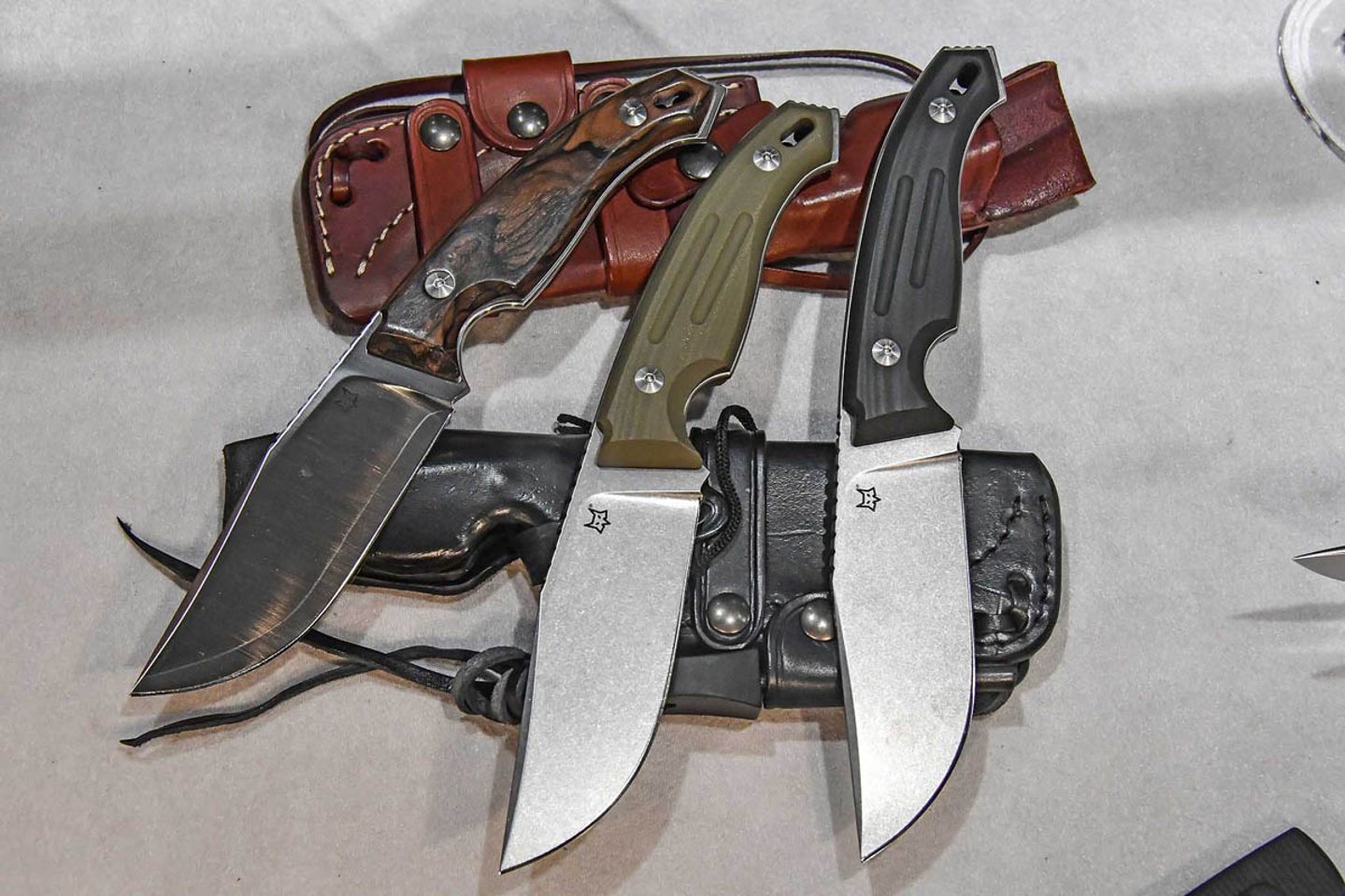 Tre coltelli Fox Octopus Vulgaris con fodero in cuoio
