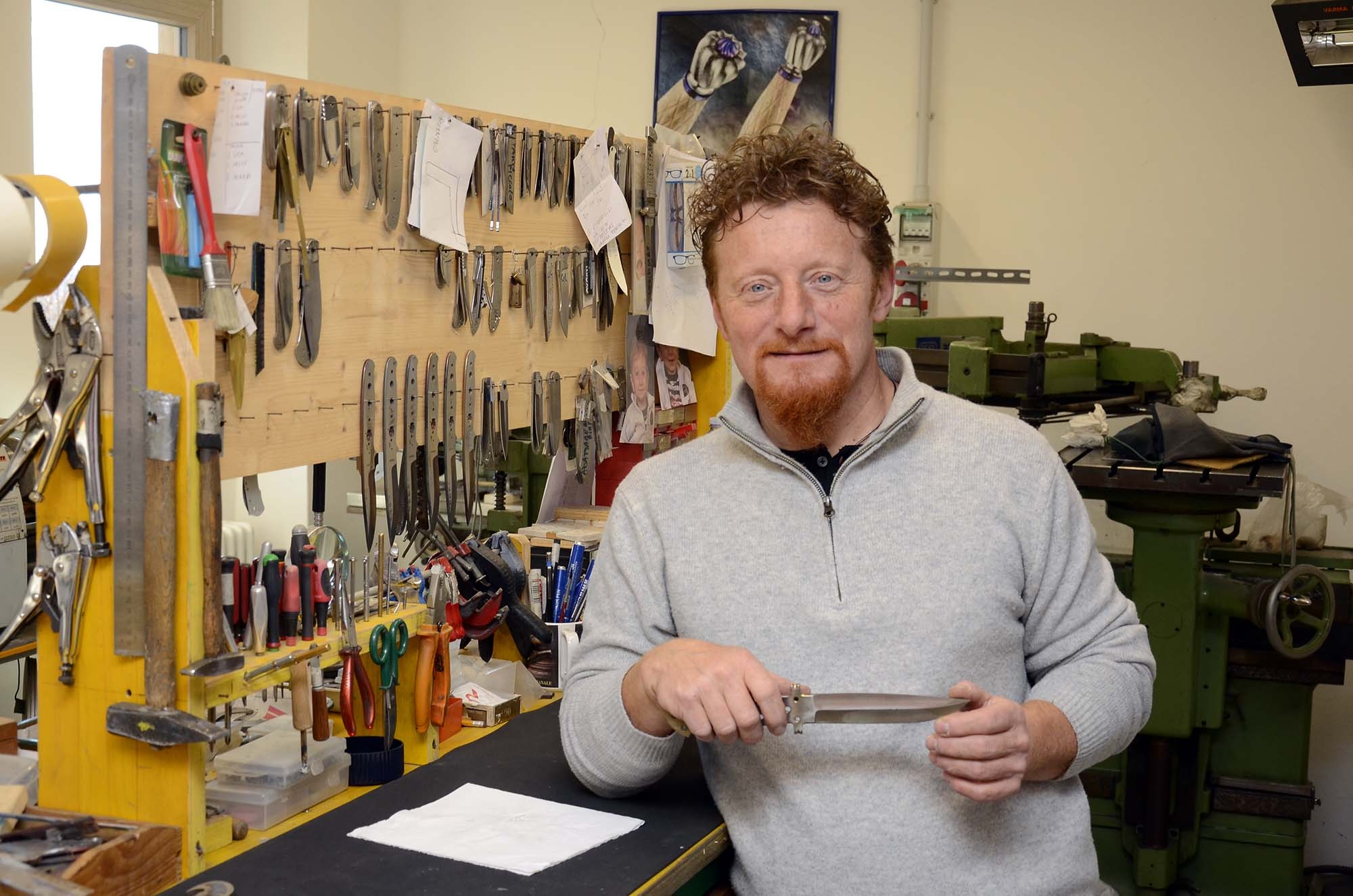 coltelli: I segreti del maestro coltellinaio: l’officina di Fabrizio Silvestrelli, in arte Silvester.