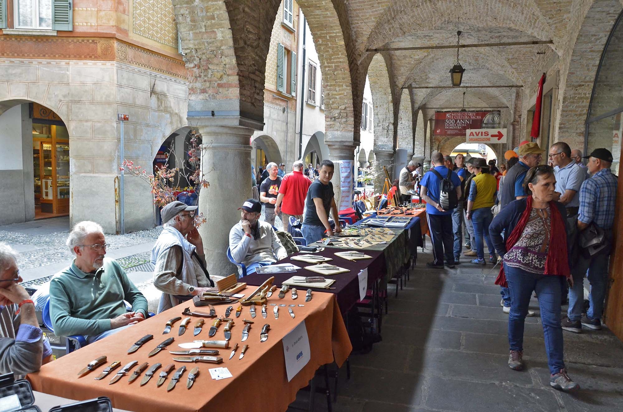 eventi: Lame sotto i portici 2023: torna la mostra di coltelli artigianali il 27 e 28 maggio 2023